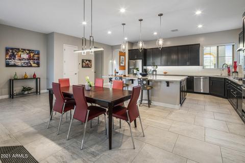2946 E Robin Ln, Phoenix, AZ 85050 photo 2