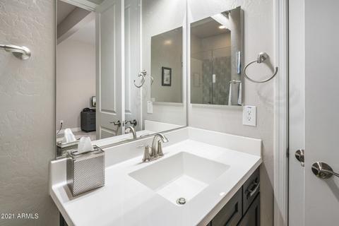 2946 E Robin Ln, Phoenix, AZ 85050 photo 20