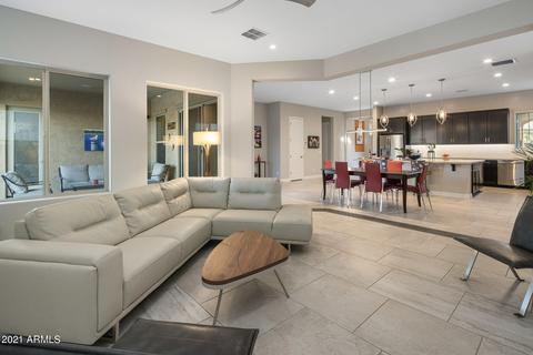 2946 E Robin Ln, Phoenix, AZ 85050 photo 3