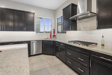 2946 E Robin Ln, Phoenix, AZ 85050 photo 9