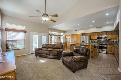 562 N Kingston St, Gilbert, AZ 85233 photo 9
