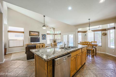 562 N Kingston St, Gilbert, AZ 85233 photo 15