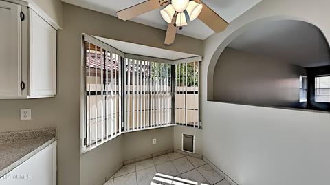 5222 E Half Moon Dr, Phoenix, AZ 85044 photo 4