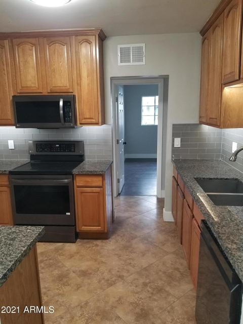 2541 W Earll Dr, Phoenix, AZ 85017 photo 5