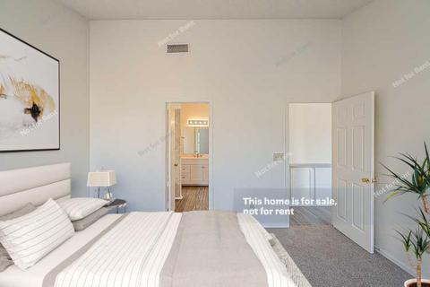 913 N Falcon Dr, Gilbert, AZ 85234 photo 3