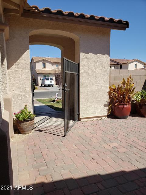 2467 E Aris Dr, Gilbert, AZ 85298 photo 2