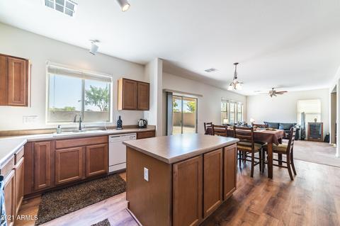 1635 S Starling Dr, Gilbert, AZ 85295 photo 14