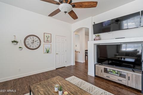 252 E Smoke Tree Rd, Gilbert, AZ 85296 photo 4