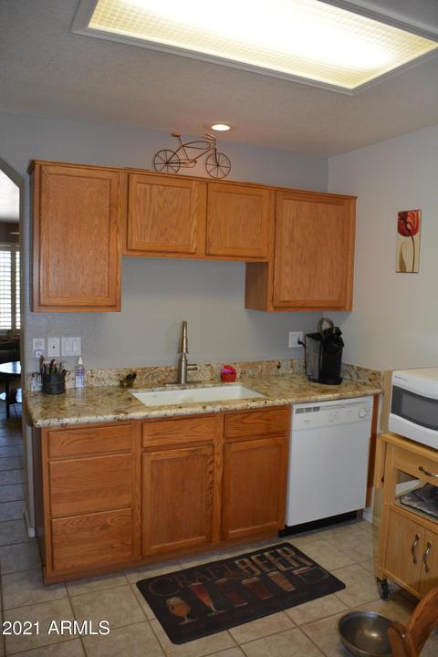 599 W Sierra Vista Dr, Apache Junction, AZ 85120 photo 3
