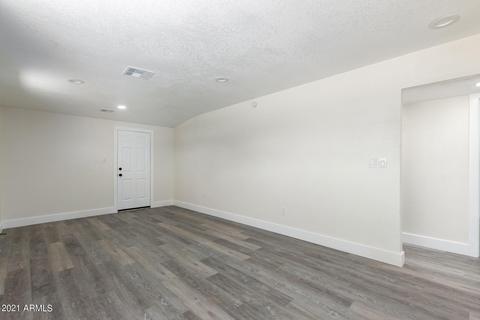 4012 N 64th Dr, Phoenix, AZ 85033 photo 6