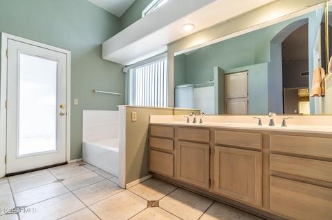4469 E Verbena Dr, Phoenix, AZ 85044 photo 4