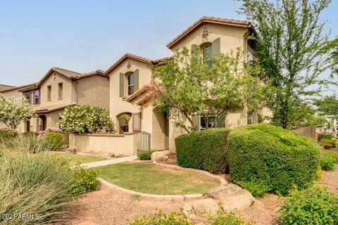 1074 S Hawk Ln, Gilbert, AZ 85296 photo 3