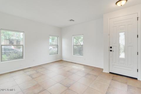 1074 S Hawk Ln, Gilbert, AZ 85296 photo 4