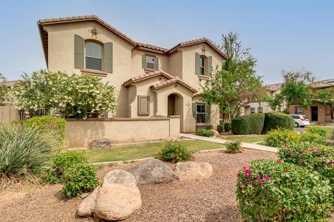 1074 S Hawk Ln, Gilbert, AZ 85296 photo 2