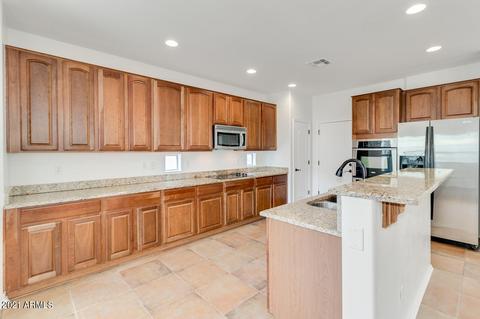 1074 S Hawk Ln, Gilbert, AZ 85296 photo 11