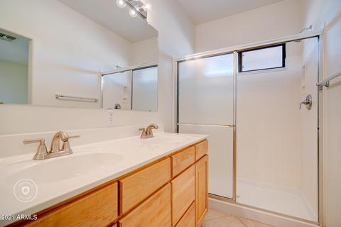 7047 S Golfside Ln, Phoenix, AZ 85042 photo 5