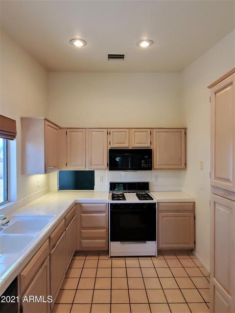 907 E Cholla Ct, Pearce, AZ 85625 photo 8
