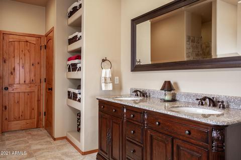 2242 Kodiak Cir, Overgaard, AZ 85933 photo 11