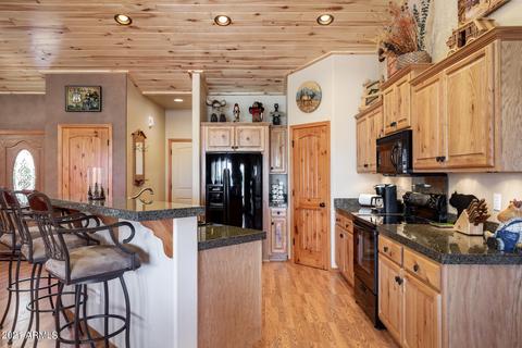 2242 Kodiak Cir, Overgaard, AZ 85933 photo 4