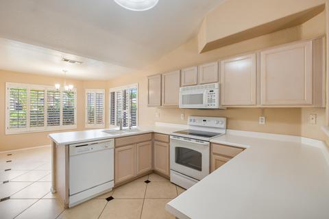2551 E Taro Ln, Phoenix, AZ 85050 photo 7