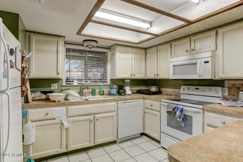 3449 N 39th Dr, Phoenix, AZ 85019 photo 8