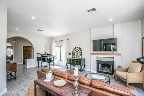 4034 E Round Hill Dr, Phoenix, AZ 85028 photo 8