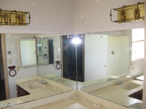 8035 W Mackenzie Dr, Phoenix, AZ 85033 photo 21