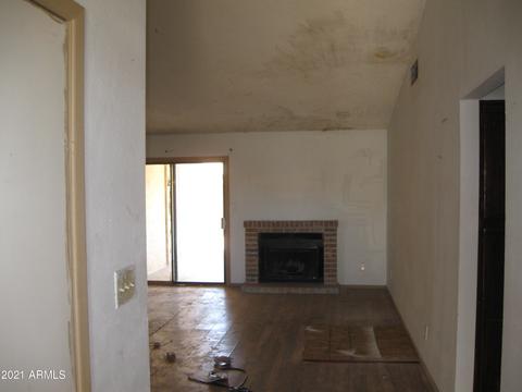 8035 W Mackenzie Dr, Phoenix, AZ 85033 photo 4