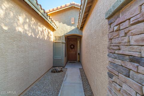 871 E Taurus Pl, Chandler, AZ 85249 photo 4