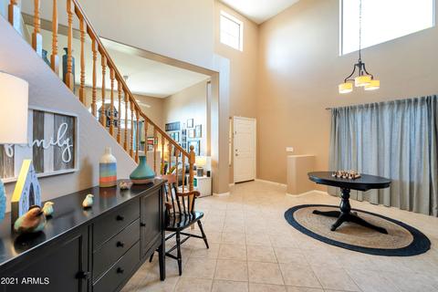 623 E Iris Ct, Gilbert, AZ 85296 photo 3