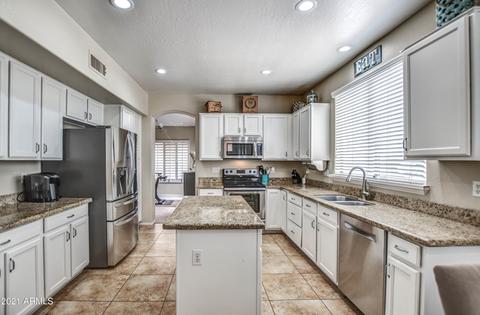 715 S Peppertree Dr, Gilbert, AZ 85296 photo 14