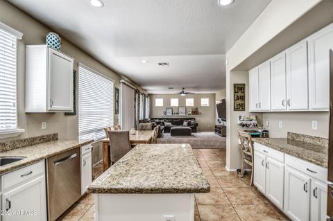 715 S Peppertree Dr, Gilbert, AZ 85296 photo 13
