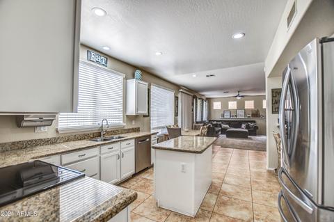 715 S Peppertree Dr, Gilbert, AZ 85296 photo 12