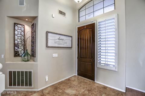 715 S Peppertree Dr, Gilbert, AZ 85296 photo 4