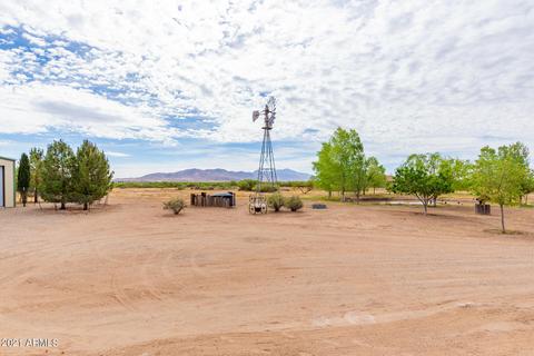 560 E Circle B Rd, Willcox, AZ 85643 photo 9