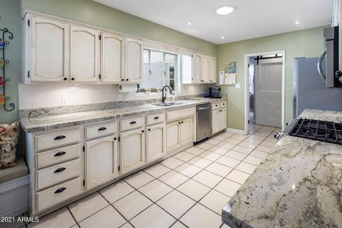 142 E Ocotillo Rd, Phoenix, AZ 85012 photo 6