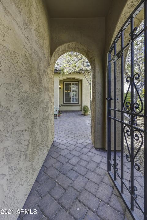 3817 E Matthew Dr E, Phoenix, AZ 85050 photo 3