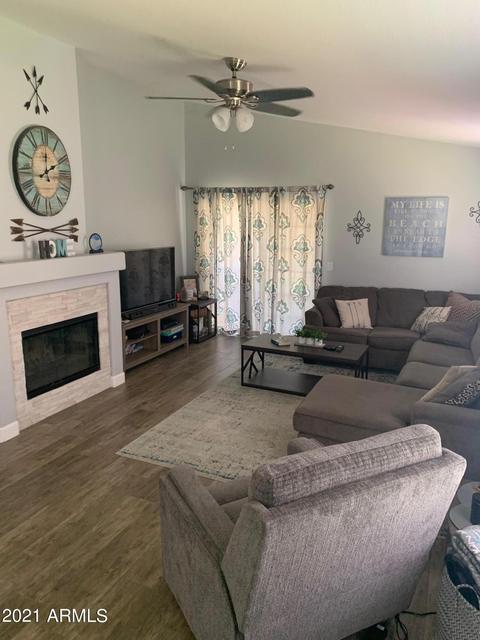 821 S Capistrano Dr, Gilbert, AZ 85233 photo 2