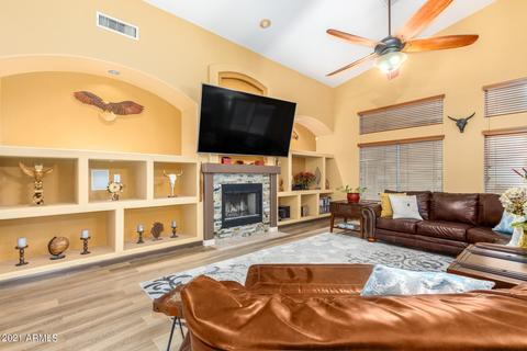 263 S Tiago Dr, Gilbert, AZ 85233 photo 4