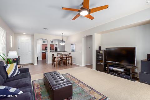 945 S Colonial Dr, Gilbert, AZ 85296 photo 3