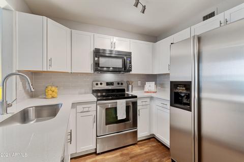1025 E Highland Ave #24, Phoenix, AZ 85014 photo 4