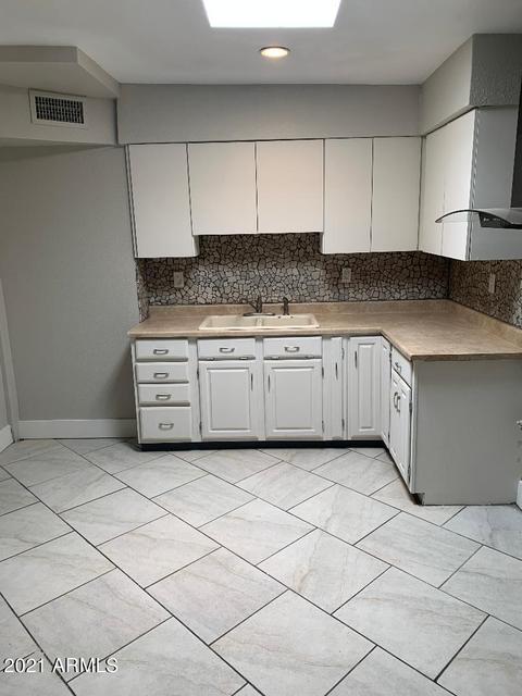 907 E Vineyard Rd E, Phoenix, AZ 85042 photo 2