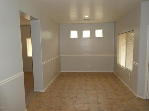 1933 S Peppertree Dr, Gilbert, AZ 85295 photo 4