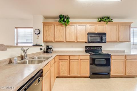 6826 S 36th Ln, Phoenix, AZ 85041 photo 9