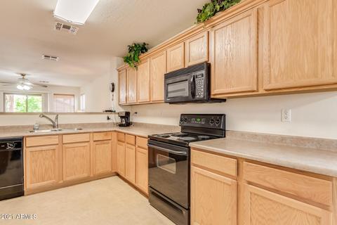 6826 S 36th Ln, Phoenix, AZ 85041 photo 10
