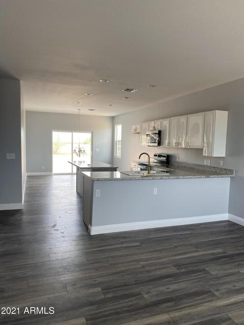 559 W Dewey Ave, Coolidge, AZ 85128 photo 2