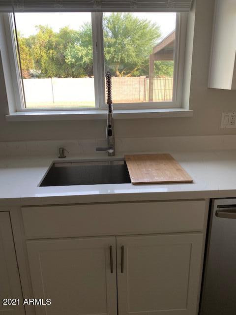 3429 E Laurel Ln E, Phoenix, AZ 85028 photo 8