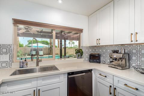 2534 E North Ln, Phoenix, AZ 85028 photo 8
