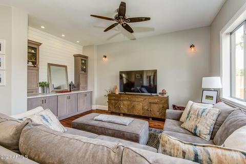 992 E Taurus Pl, Chandler, AZ 85249 photo 5
