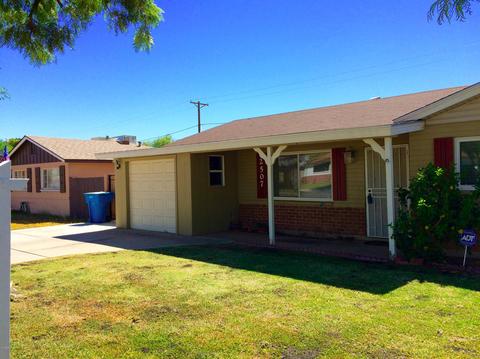 2507 W Freeway Ln, Phoenix, AZ 85021 photo 2